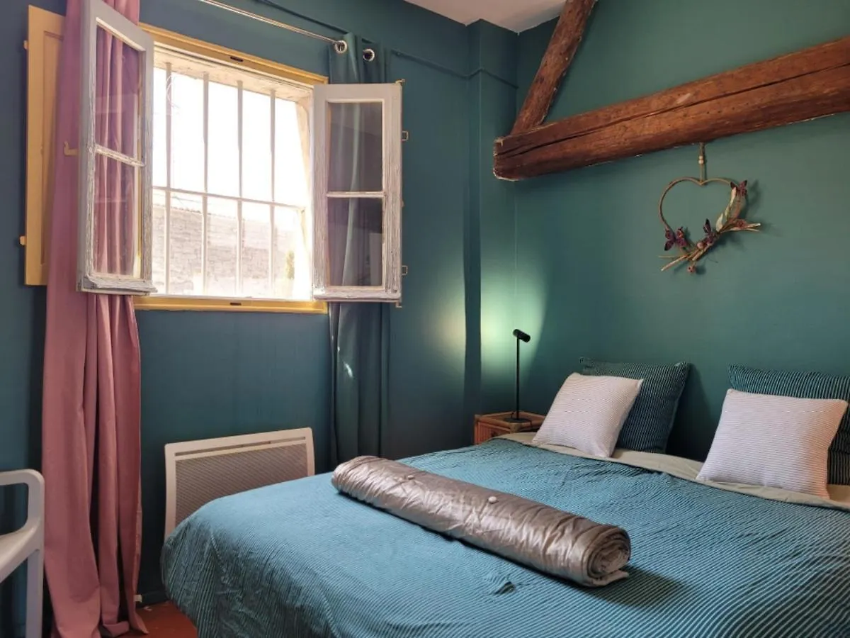 Apartament Un Nid Sur Les Toits Face Au Palais Des Papes Awinion