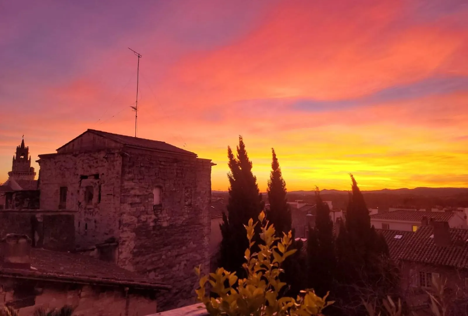 Apartament Un Nid Sur Les Toits Face Au Palais Des Papes Awinion