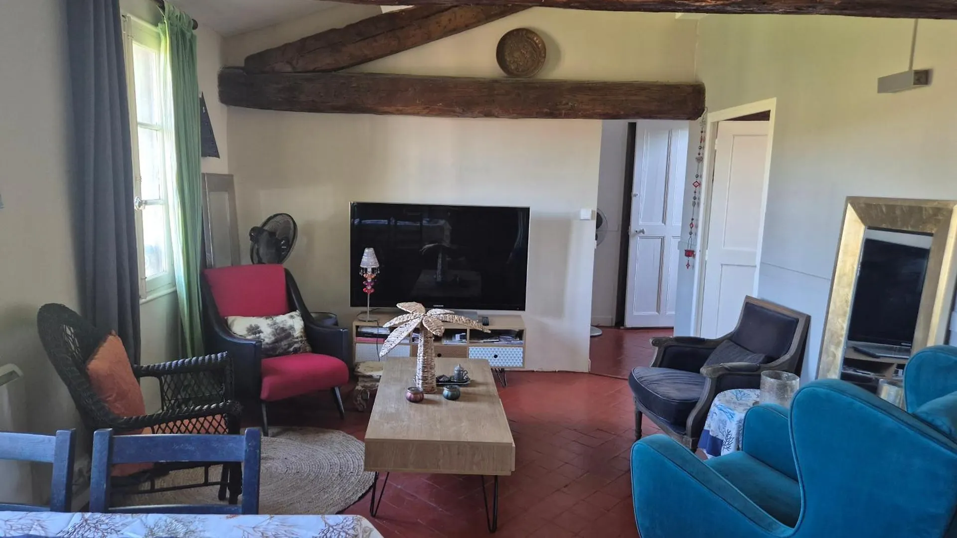 Apartament Un Nid Sur Les Toits Face Au Palais Des Papes Awinion 0*,  Francja