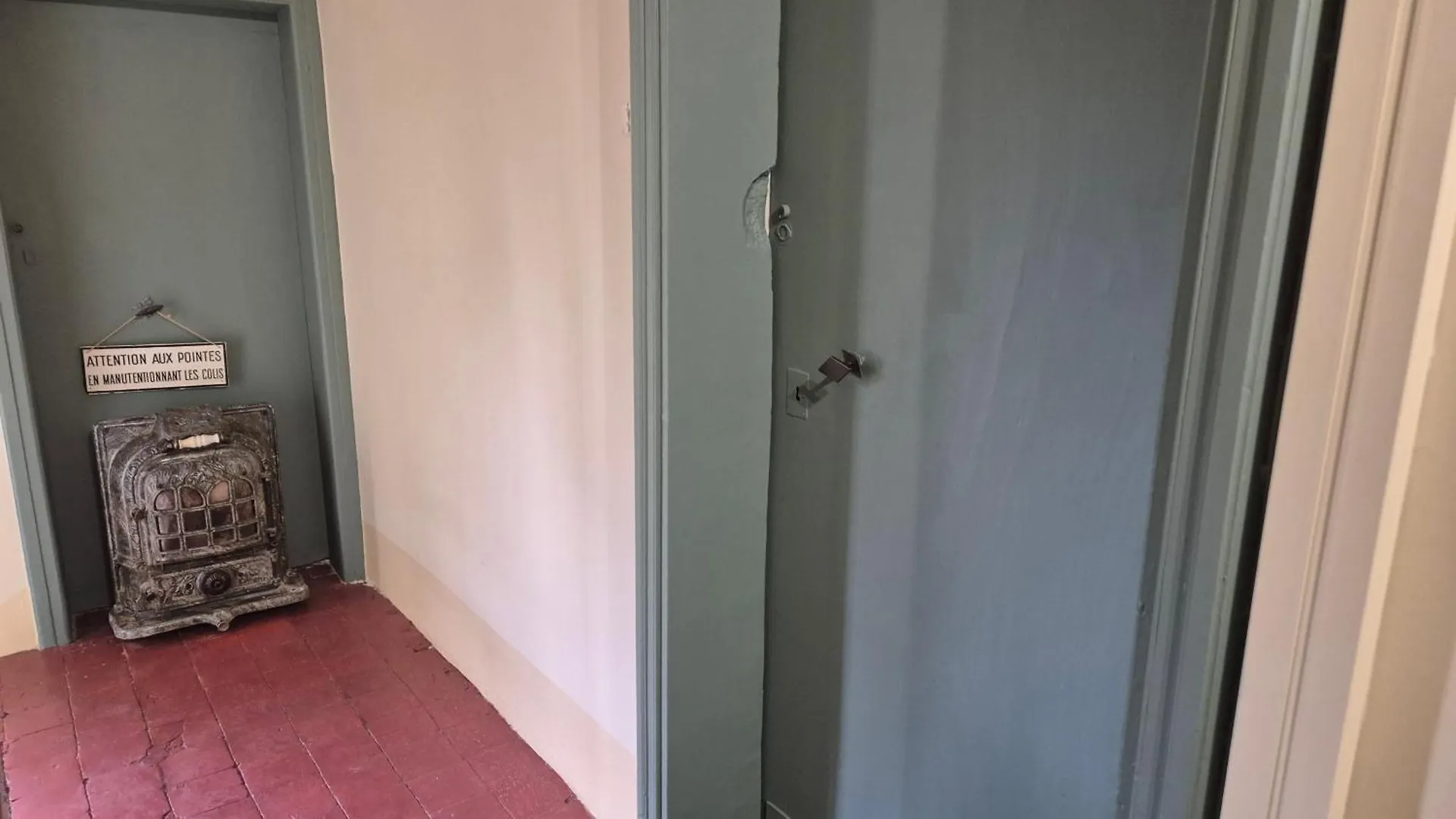 Apartament Un Nid Sur Les Toits Face Au Palais Des Papes Awinion